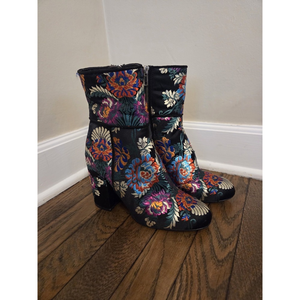 Oriental Floral Embroidered Boots Women's 7.5 Romantic Gothic Vamp Steve Madden - Picture 2 of 14